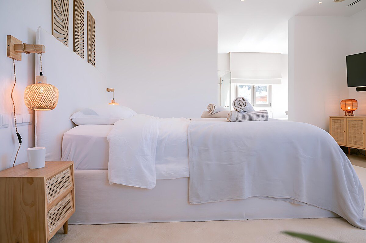 Countryside- Heated Infinity Pool- Jacuzzi- Gym gallery image 3