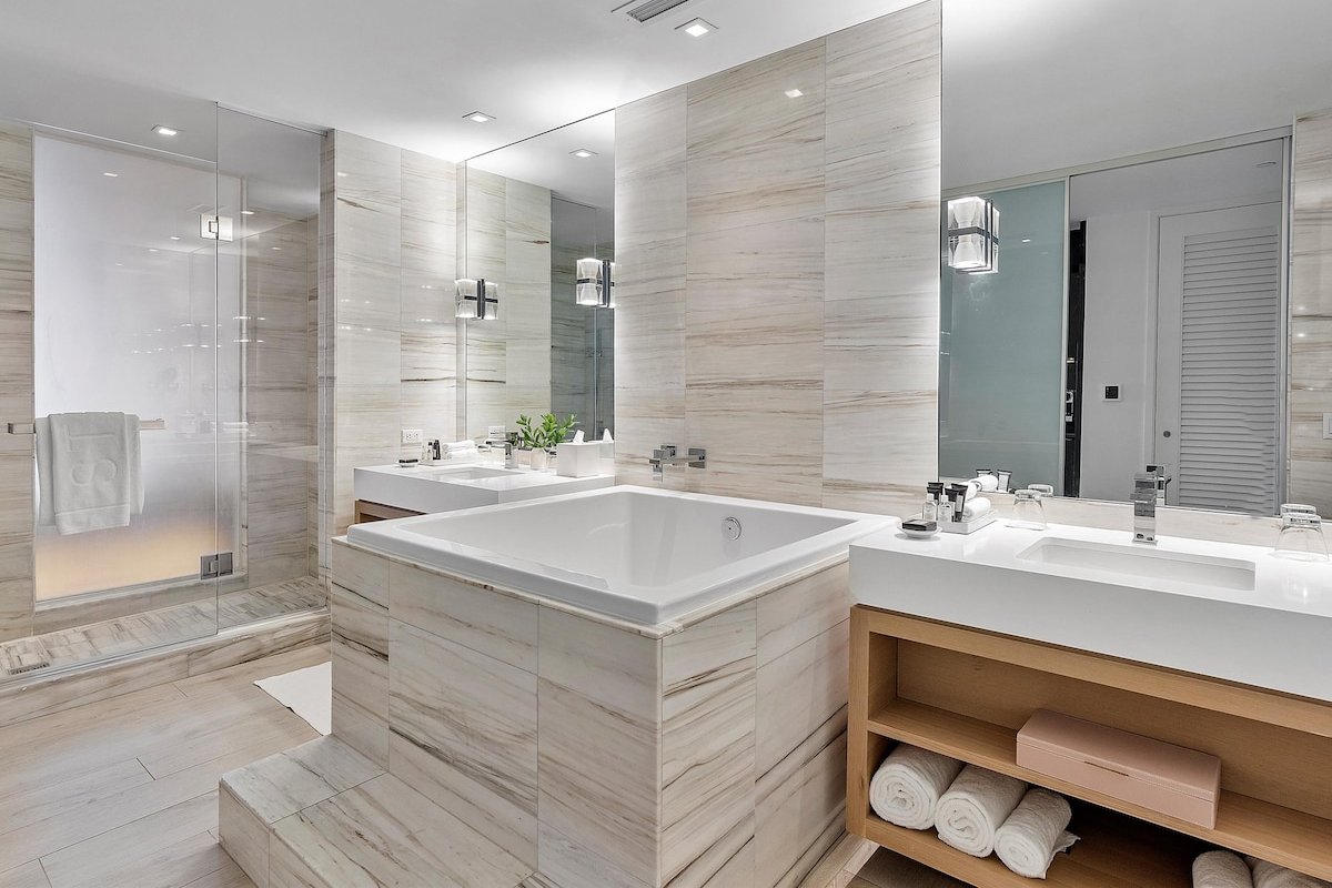 Luxe Studio at The W Hotel gallery image 4