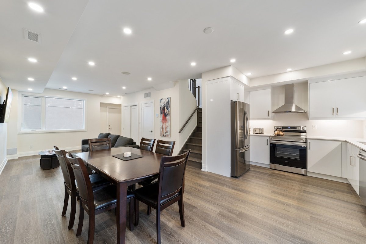 Bright Modern Private Oasis Whole Laneway 3BR 3BA gallery image 3