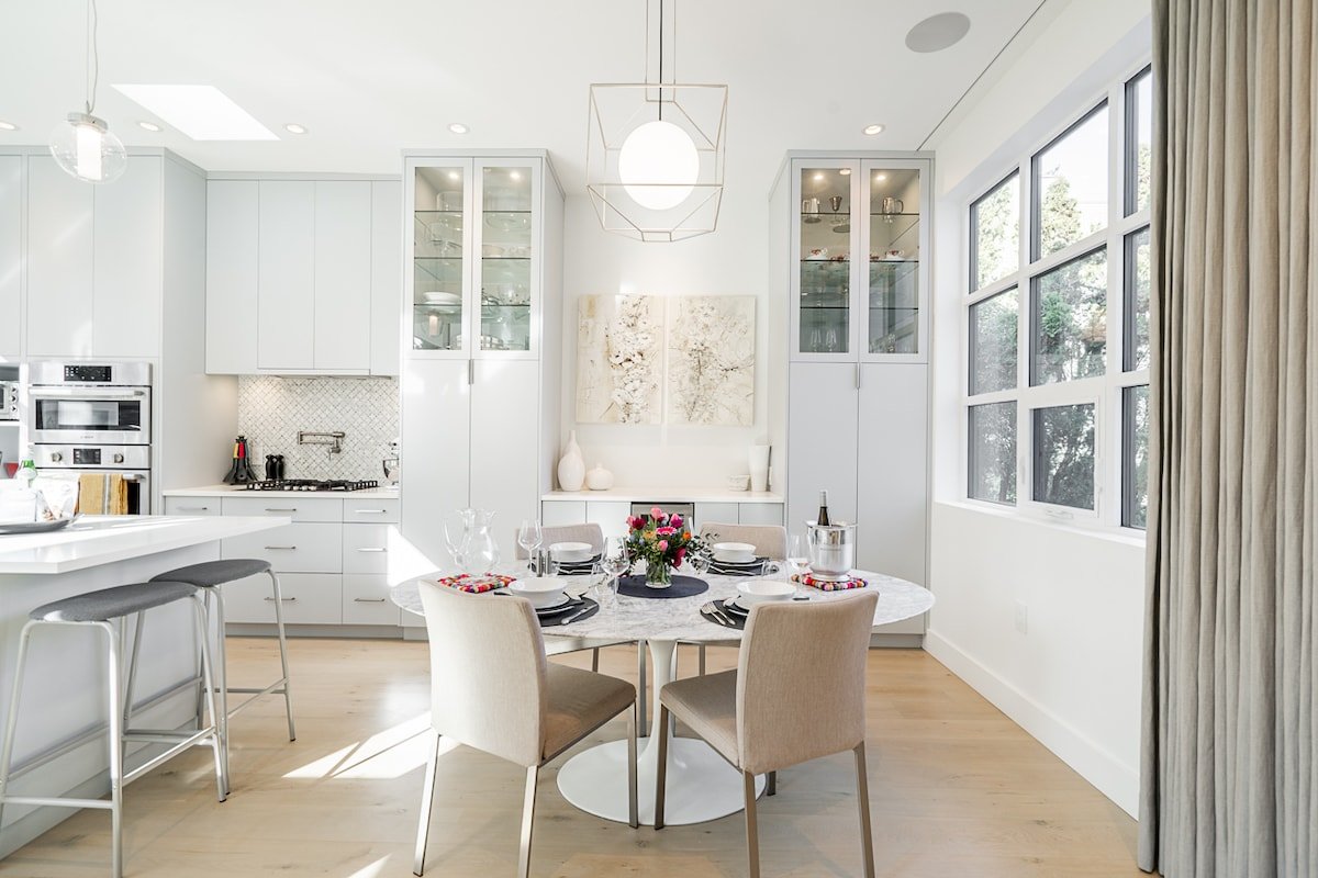 Luxury, 2-Storey, 3 Bedroom Suite in Shaughnessy gallery image 3