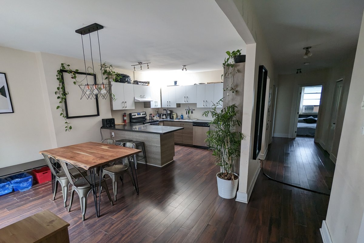 Best group apartment Downtown Montreal (3-BDRM)