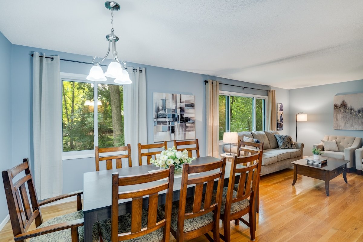 6bedrooms 2.5baths Sleeps 21 Centrally Located gallery image 3