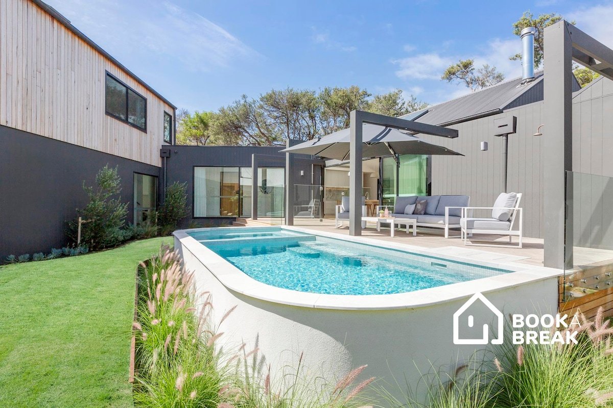 Villa Aquarius – Gas Heated Pool & Spa Luxury gallery image 4