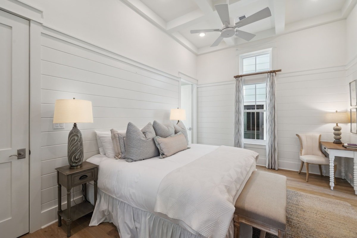 Pool, LSV, Bikes! Sleeps 22! By WaterColor Slides! gallery image 3