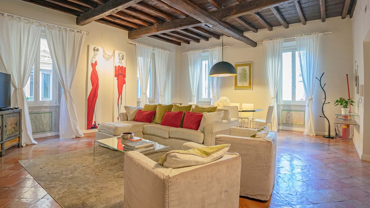 Maroniti 37 – Fontana di Trevi Apartment gallery image 5