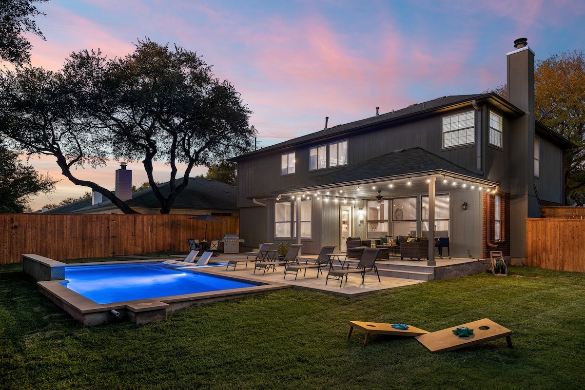 Getaway with Pool, Hot Tub, Arcade & 7 Bedrooms gallery image 2