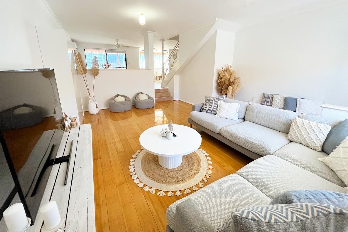 The Scarborough Beach House – 500m from the Beach gallery image 3