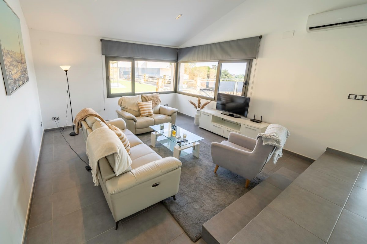 Sunset Lux House – Ideal for families in Residenti gallery image 3