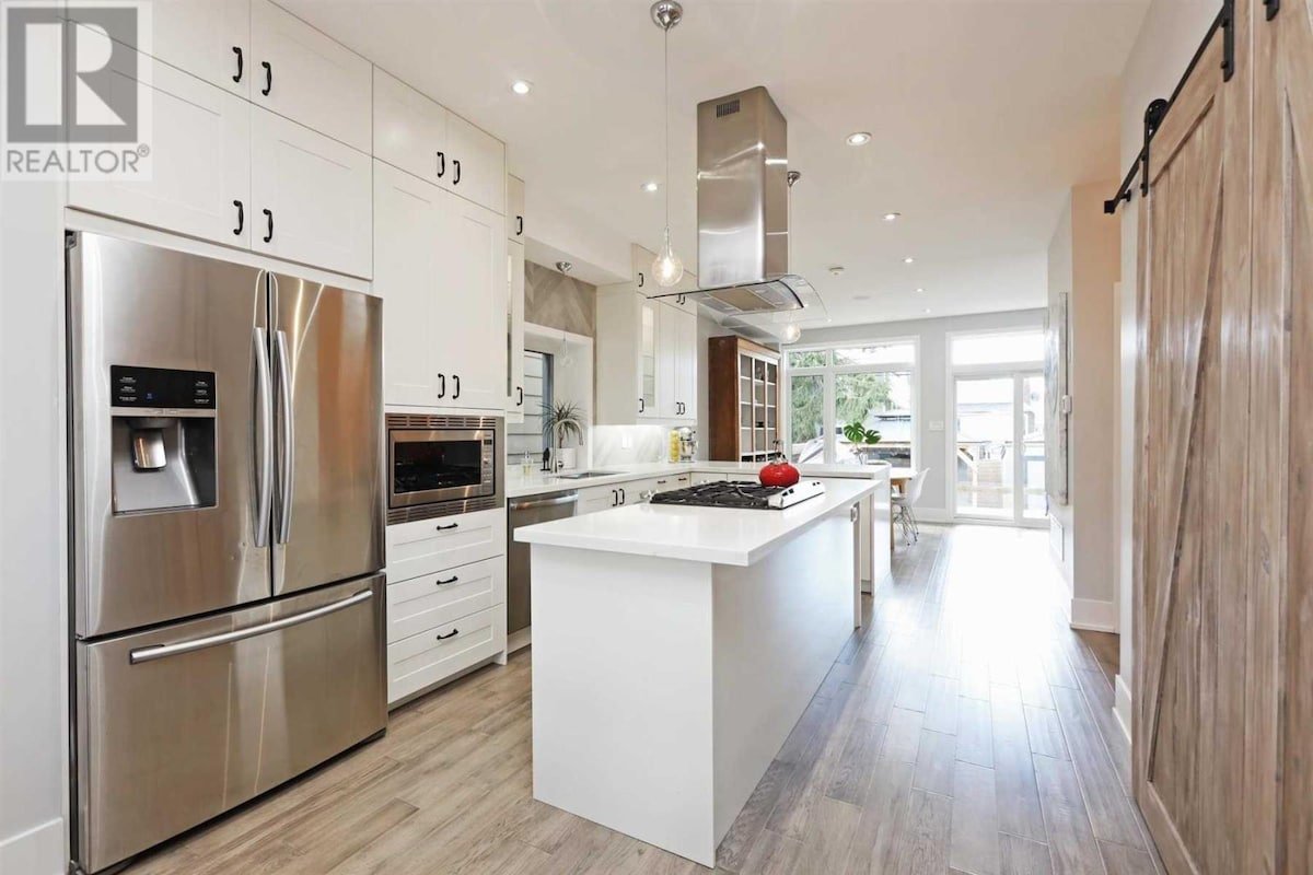 Modern Home – 20min to Downtown w/ Outdoor Patio gallery image 3