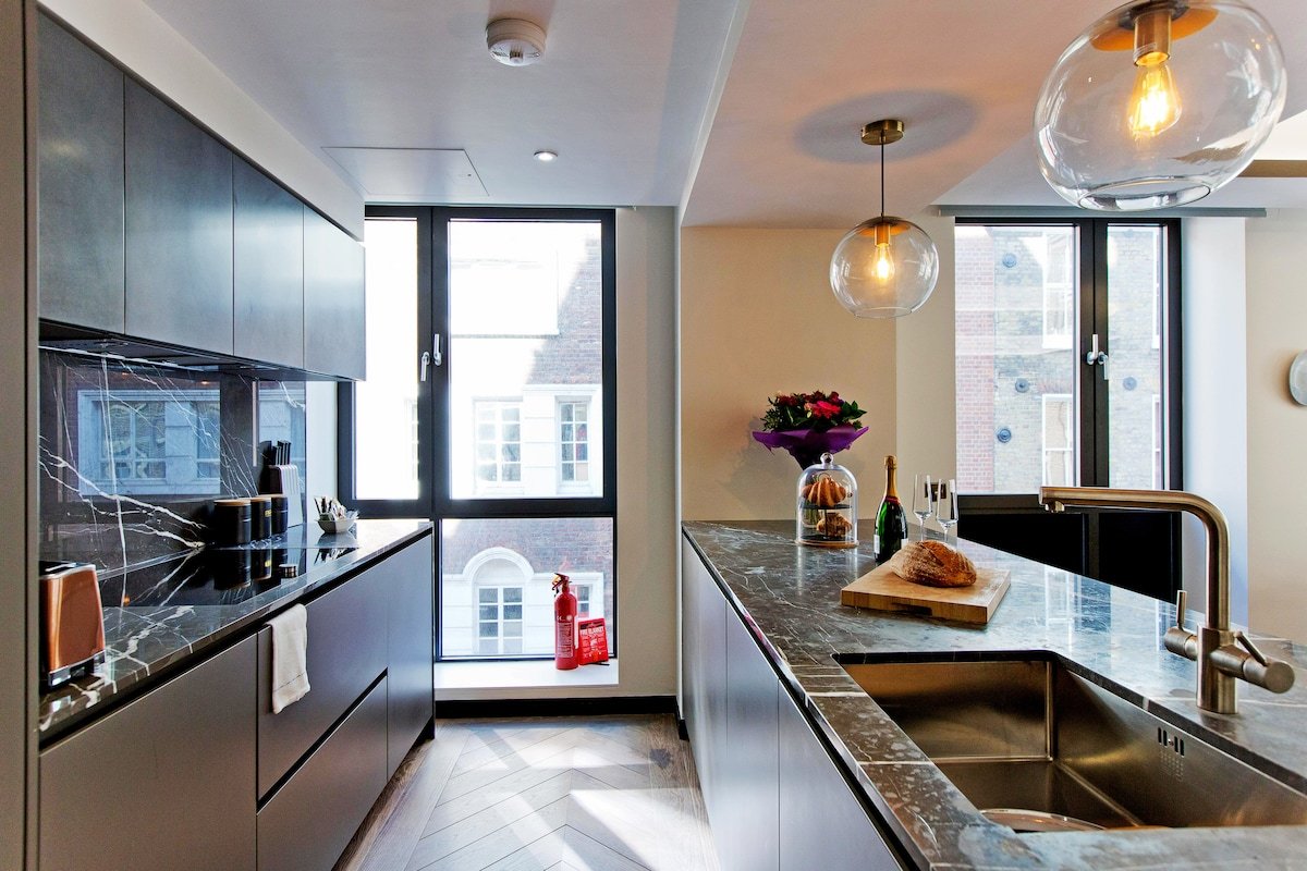 37GS Residences | 2bedroom Apt 208 near Piccadilly gallery image 2