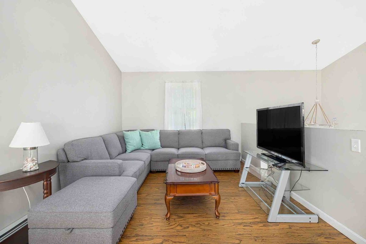 5 Minutes to Narragansett Beach, 5 Beach passes gallery image 4