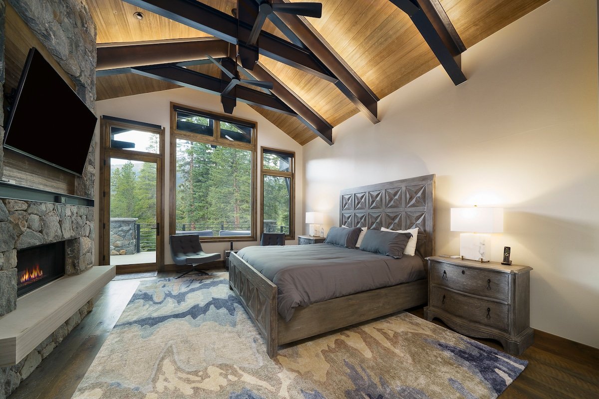 Mansion Mountain Gem: Nordic Ski-in/out Mansion gallery image 2