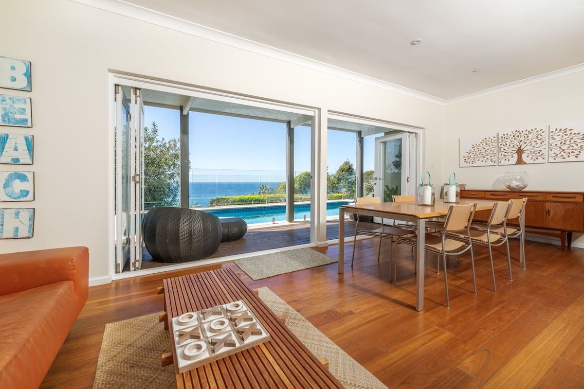 Surfs Up by Palm Beach Holiday Rentals gallery image 5