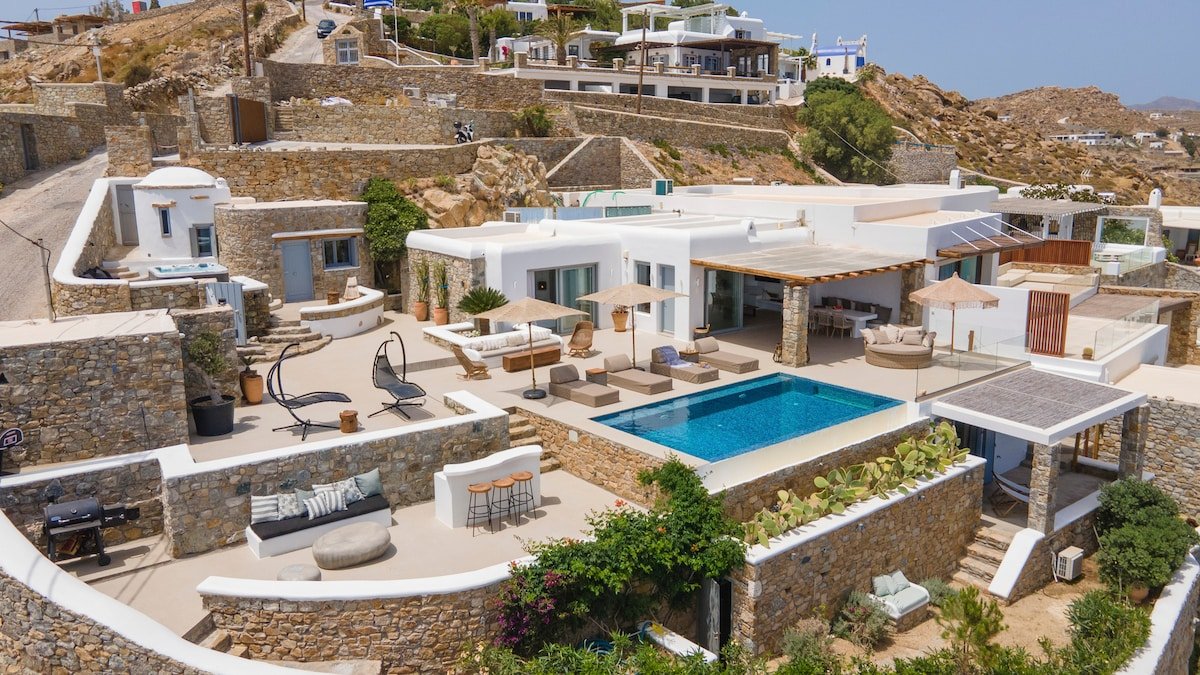 Villa Paoli | Private Pool, Sea View & Jacuzzi gallery image 3