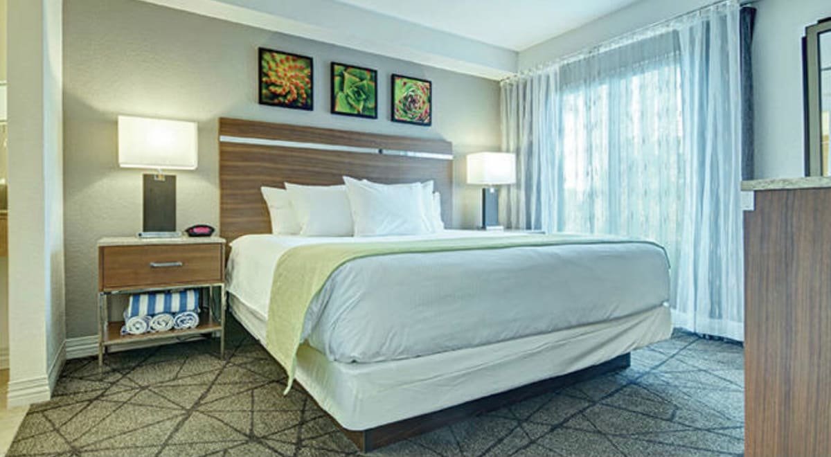 Perfect 2 Bedroom Suite on the Strip gallery image 5