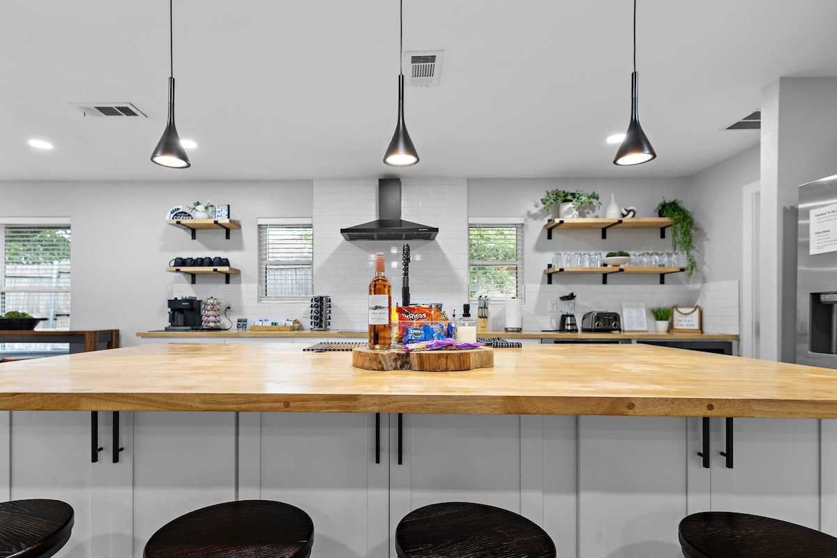 The Fun Haus | Pool | Game Room | Atrium gallery image 5