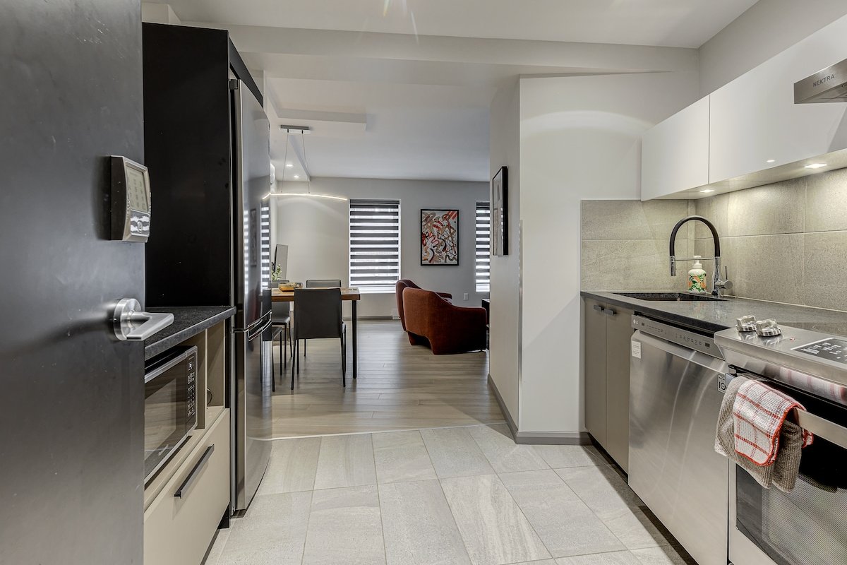 C02 | 2 Bedrooms Apt, Top Floor, Downtown, Quebec gallery image 5