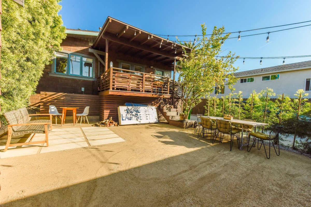 Spacious Designer Silver Lake 3/2 Craftsman Home gallery image 5