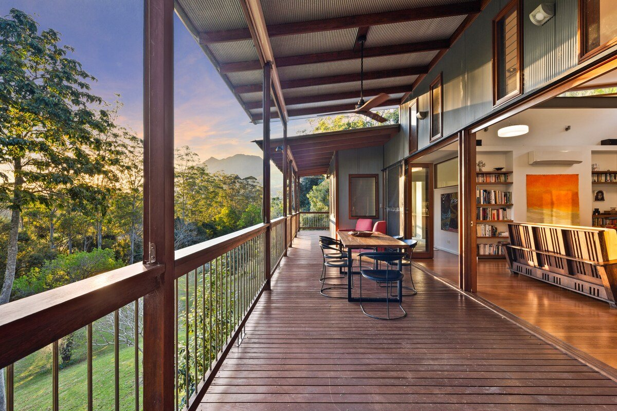 Stunning Retreat, River Frontage & Mountain Views gallery image 3