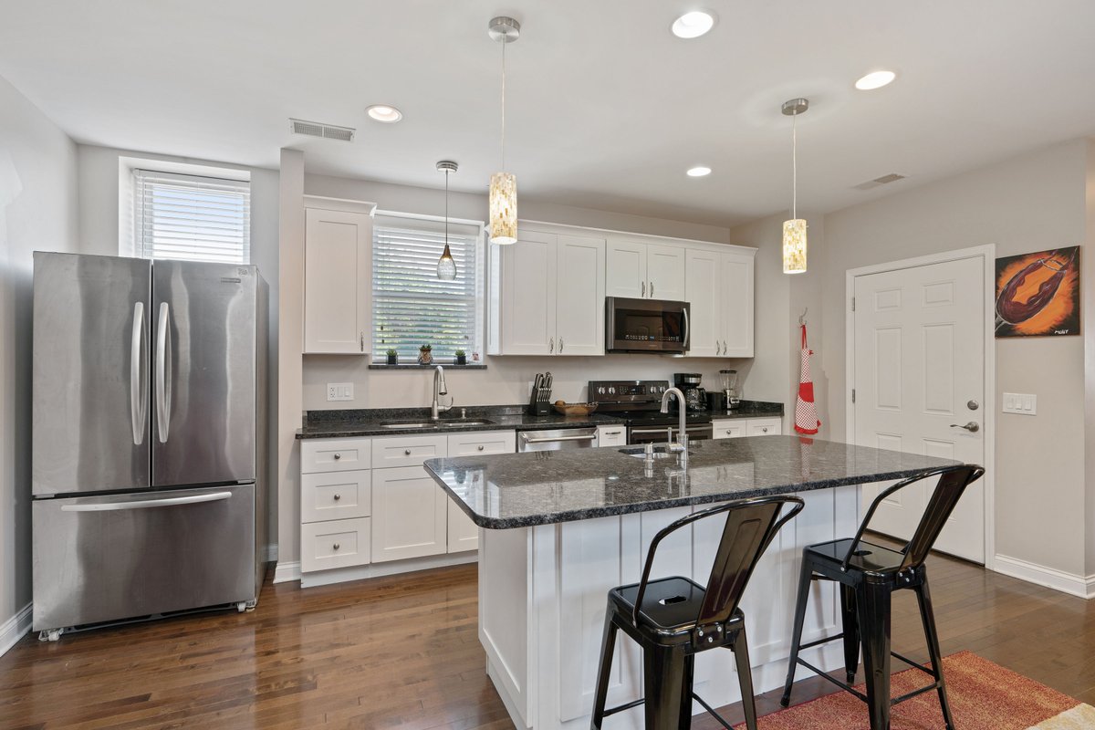 *Comfortable & Spacious Home Close to Downtown*