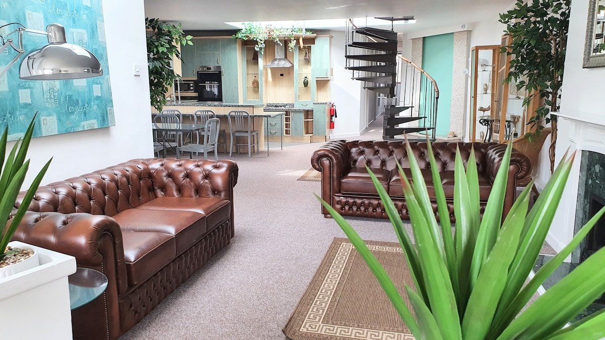 (6.7) Sleeps 22 +1 Penthouse +1 Central – Parking gallery image 3