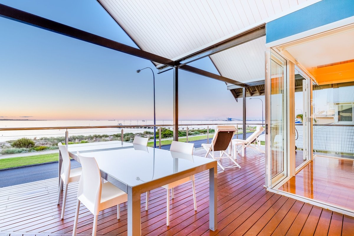 Bluehaven Beach Retreat – Beachfront Luxury gallery image 2