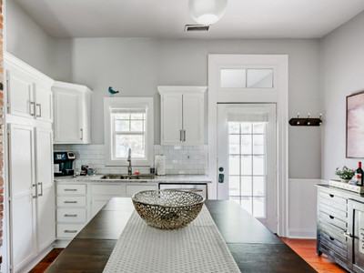 Downtown Private Backyard Oasis 5 min to Broadway