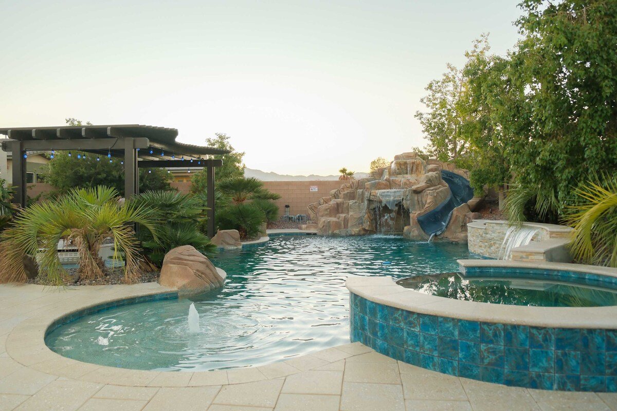 Next to Strip, Heated Pool, Hot Tub, Sports Court! gallery image 3