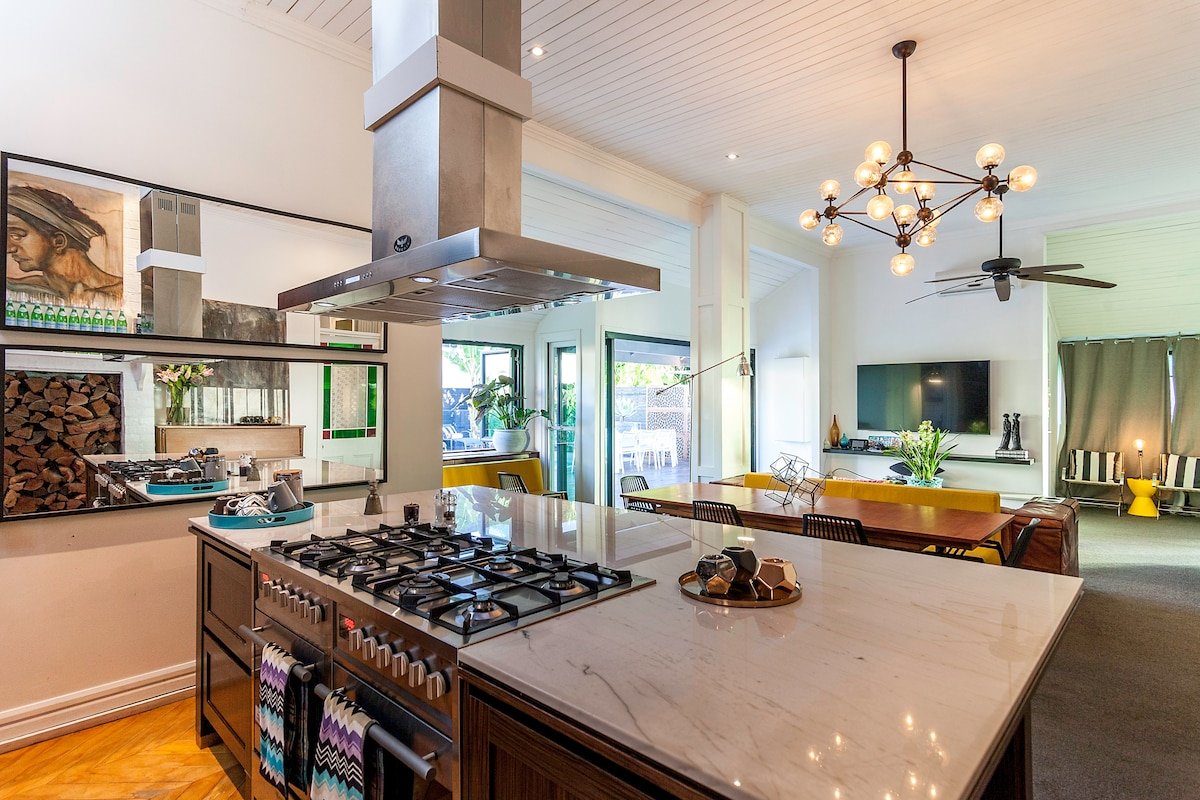 STUNNING TROPICAL OASIS gallery image 2