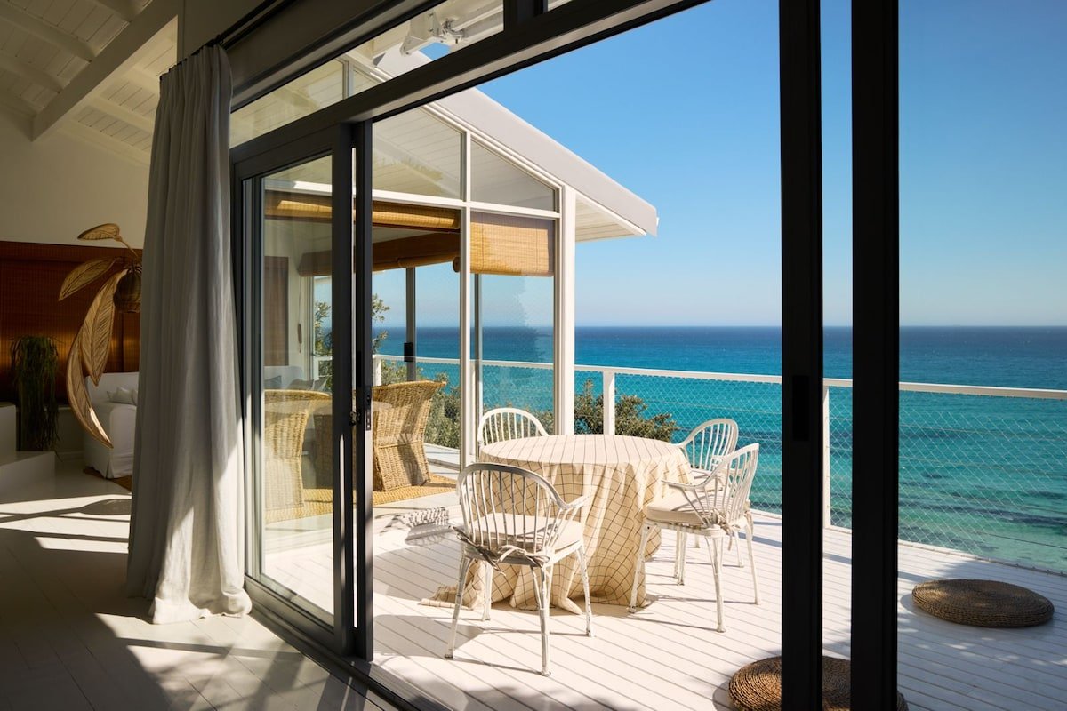 The Sky Cabin Misty Cliffs gallery image 3