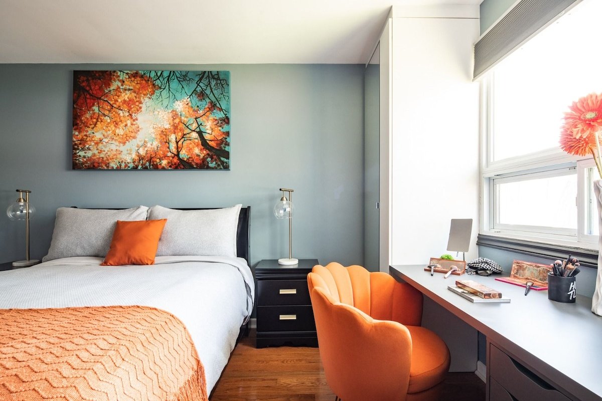 Tasteful decorum 3 bdrm home with coffee &wine bar gallery image 2