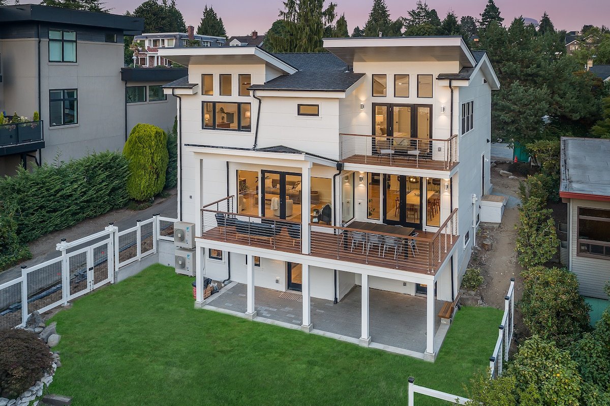 New Seattle Luxe Home with Stunning Ocean Views! gallery image 3