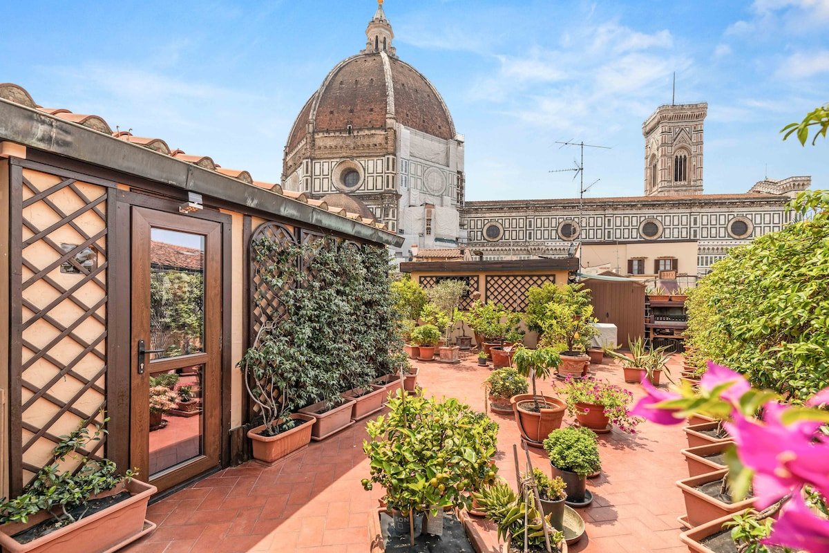 Renaissance & Baroque Apartment with Duomo Views! gallery image 2