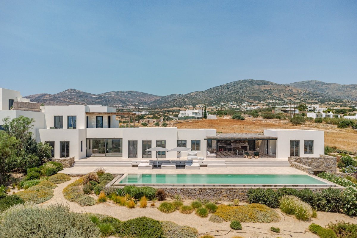 Villa Aperantos – Perfect Balance