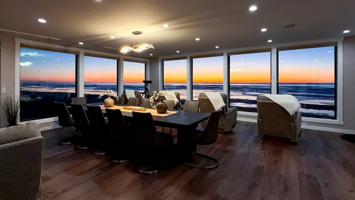 Beachfront Luxury, Hot Tub, Fire Pit, Spa & Arcade gallery image 2