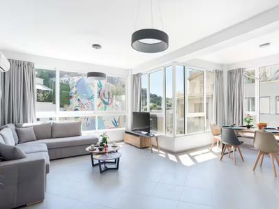 Chic New Apt with Acropolis View in Monastiraki