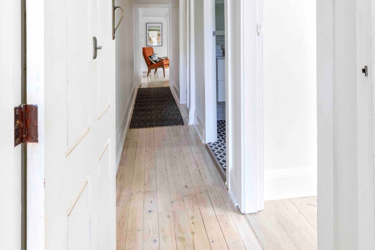 Stylish Deco apartment minutes from Bondi Beach gallery image 4