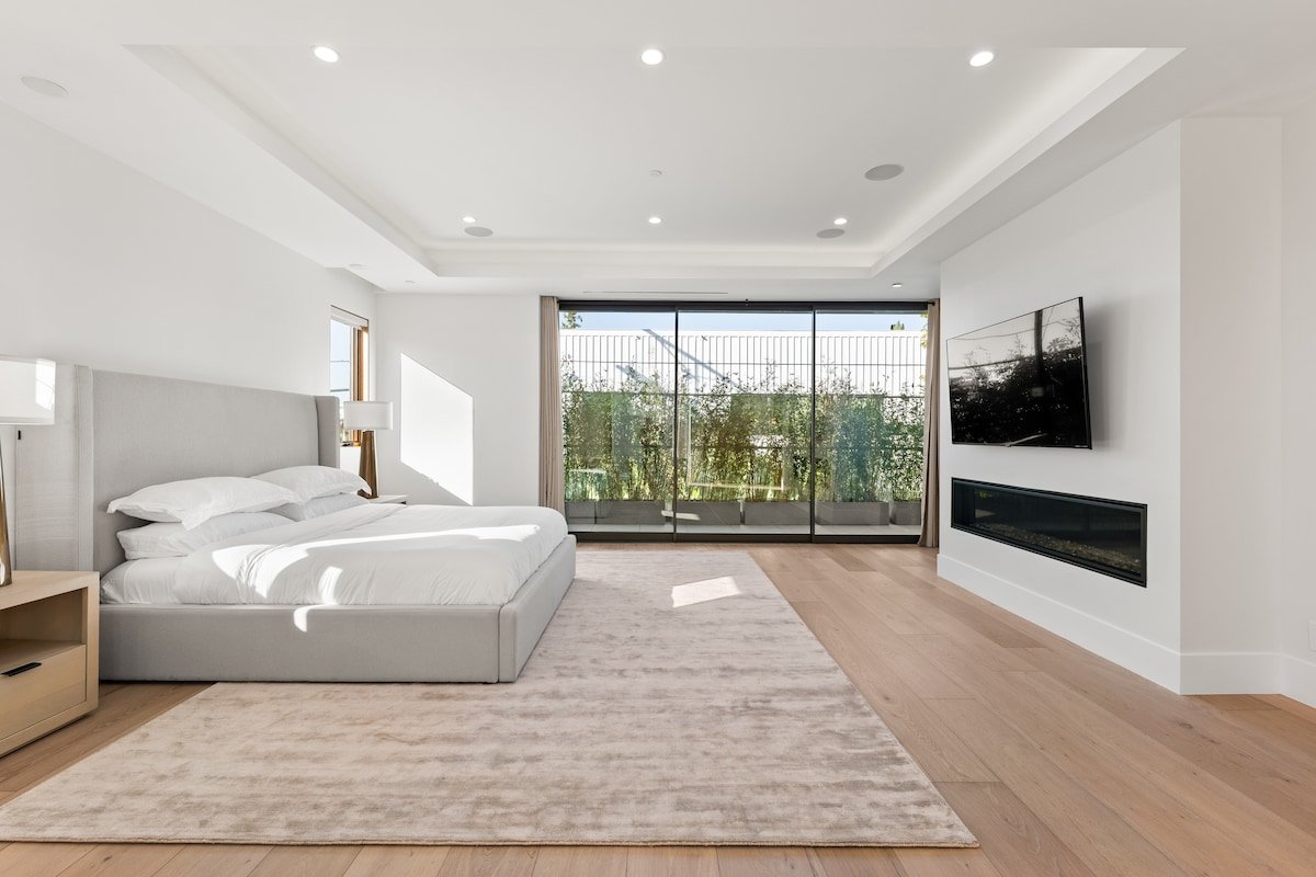 Luxe Pool Retreat, Theater, 5 beds gallery image 2