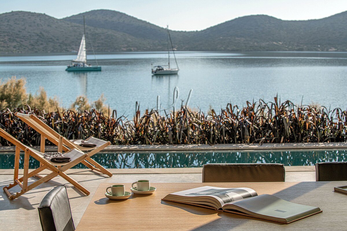 Unique design 3 bedroom villa next to the beach gallery image 3