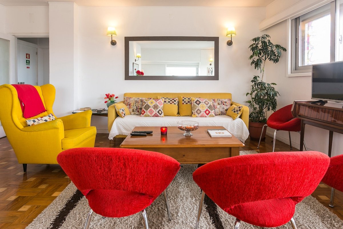 Vintage Apt. 2 / 4 – 12 People – 2 Free Parking gallery image 5