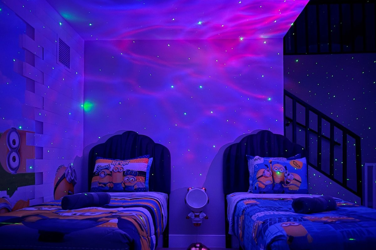 Spacious Hollywood Home | Minion Room & Pickleball gallery image 3