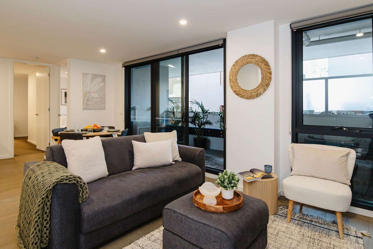 Abbotsford Abode With Pool, Parking & Gym gallery image 4