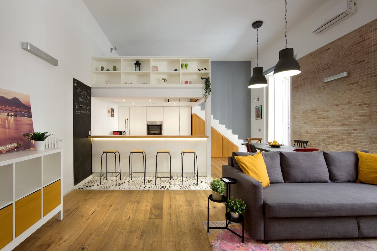 SeaFront Loft – Cozy Loft near Castel dell’Ovo gallery image 3