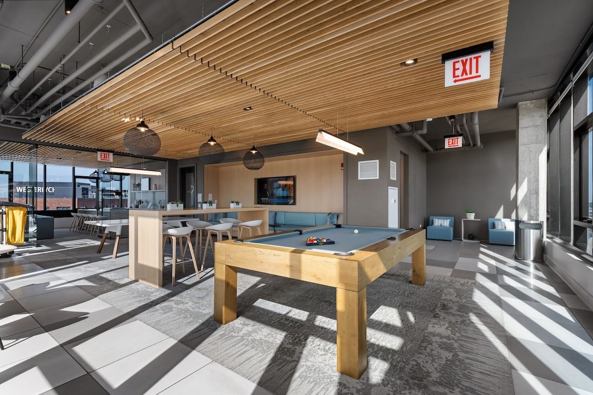 3 Penthouses, 1 Floor, Group Stay, Sleeps 21 gallery image 5