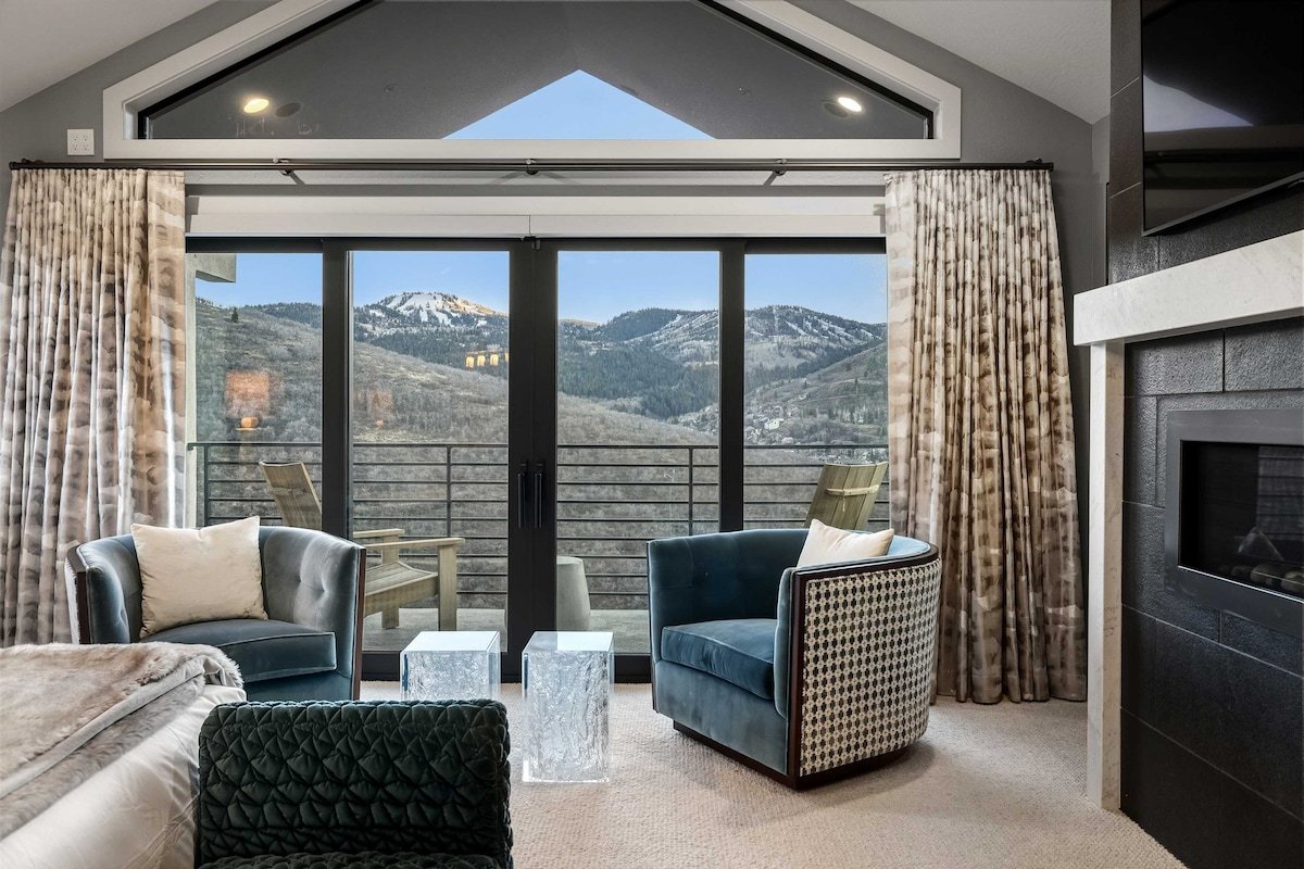 Luxe PC Estate | Chef’s Kitchen + Acreage + Views gallery image 4