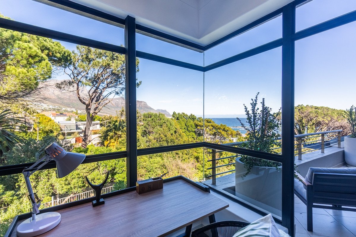 Luxury Penthouse in Camps Bay gallery image 3
