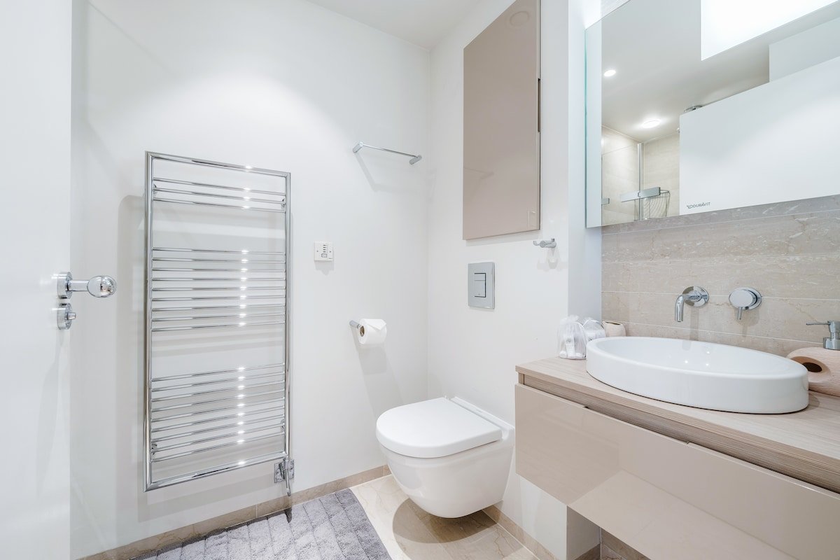 Costanza gallery image 5