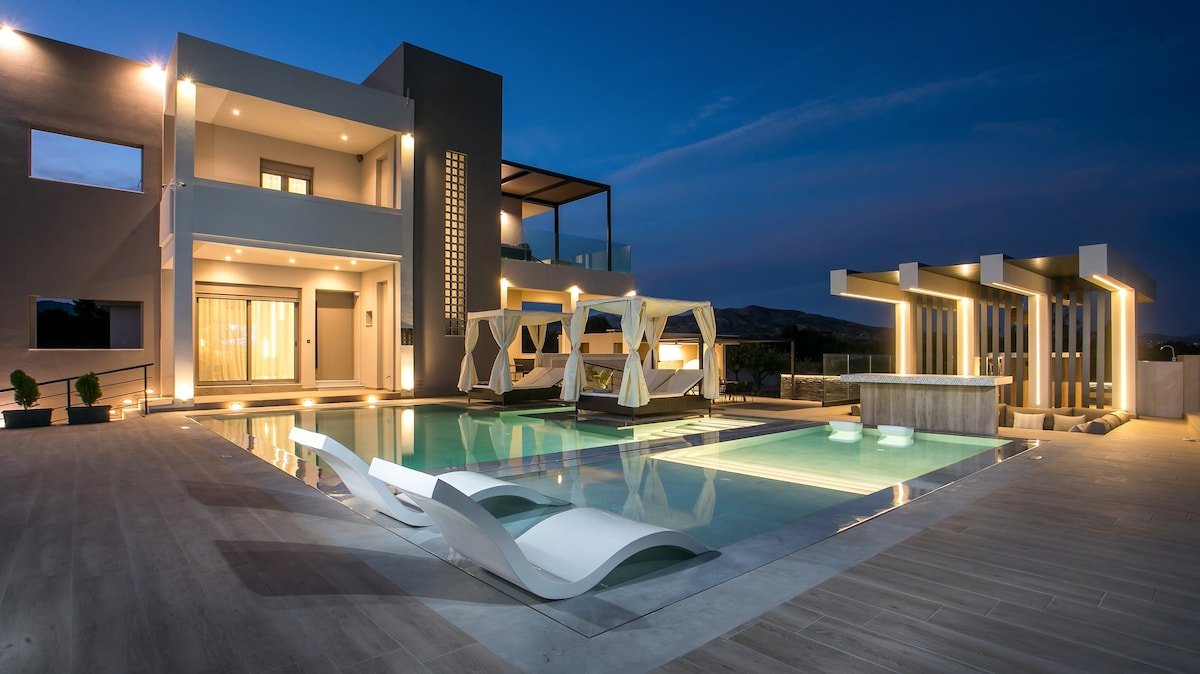 Grand Aqua Luxury Villa by Mintzi gallery image 3