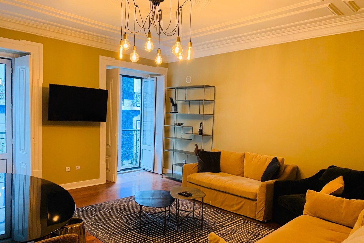 Emenda 1 – Charming Apartment in Chiado w/ Parking gallery image 5