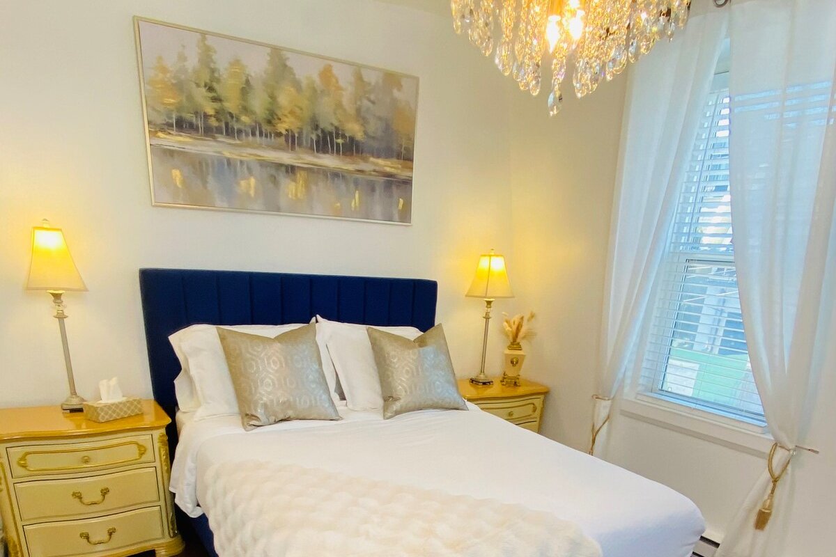 Stylish Victorian home with free parking gallery image 3